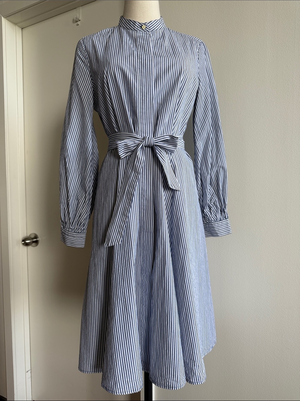 Calvin Klein ⚓️ Navy and White 🗒️ Vertical Stripe Button-Down Long Sleeve Dress